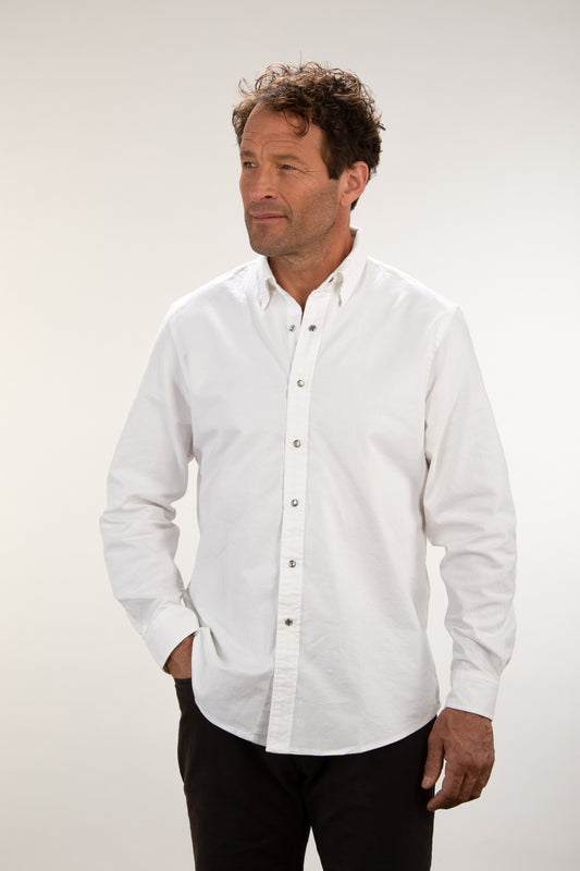 Man wearing the Unbuttoned white oxford snap shirt